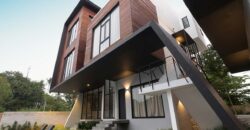 Chalet adosado en Oleiros con jardín