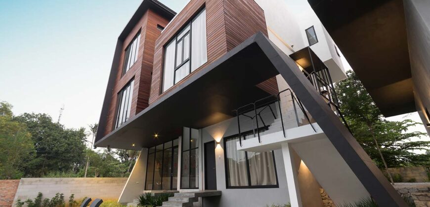 Chalet adosado en Oleiros con jardín